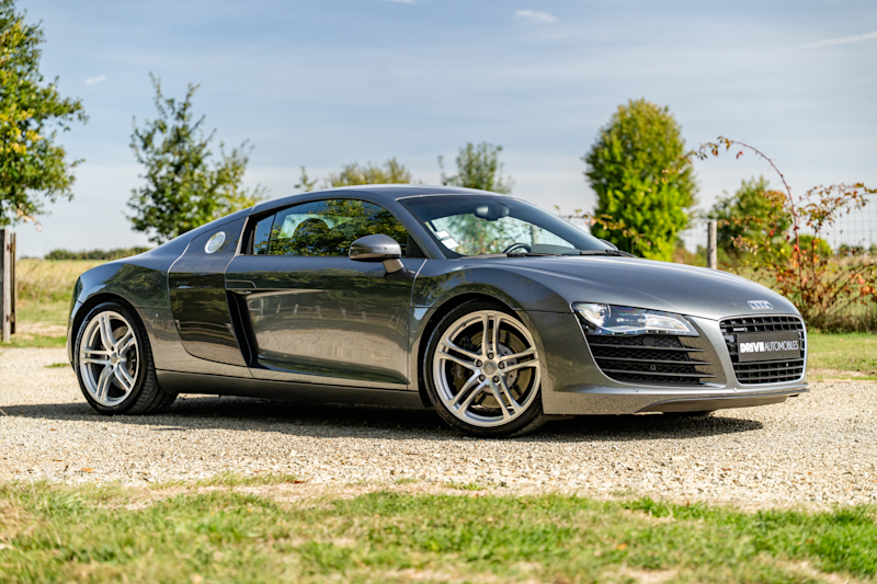 Audi R8 V8 Quattro R-Tronic - Origine France - Deuxième main / Gris Daytona & Carbone
